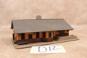 D12B VINTAGE HO SCALE PLASTIC TRAIN STATION PASSENGER PLATFORM BUILDING - Picture 1 of 1