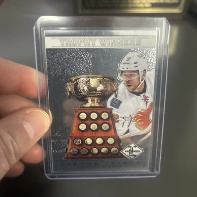2012-13 Panini Limited Trophy Winners Insert Jarome Iginla TW-21 Flames 109/199 - Image 1 of 4