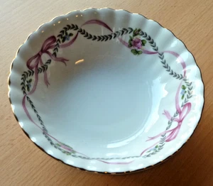 Ciotola in porcellana ciotola da dessert, decoro con fiocco rosa ghirlanda di piante, bordo dorato - Foto 1 di 5