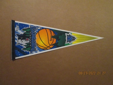NBA MT Minnesota Timberwolves Vintage 1990's Vertical Team Logo Pennant Cover