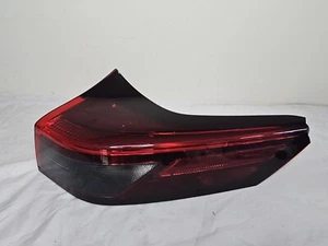 Chipped OEM Right Passenger Side LED Tail Lamp For Nissan Rogue 26550-6RR0B Lens - Picture 1 of 6