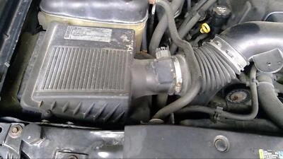 Conjunto de limpador de ar usado serve: 2009 Chevrolet Suburban 1500 6.0 grau A - Imagem 1 de 4