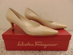 Zapatos de salón clásicos de cuero beige Salvatore Ferragamo talla 6,5 B - Imagen 1 de 12