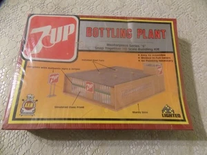 Vintage 1984 AHM 7 Up Bottling Plant HO Scale Lighted Building PLANT NEW SEALED - Picture 1 of 2