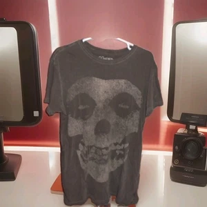 MISFITS WOMANS LONG SLEEP TSHIRT SIZE SMALL IN GOOD CONDITION - Picture 1 of 3