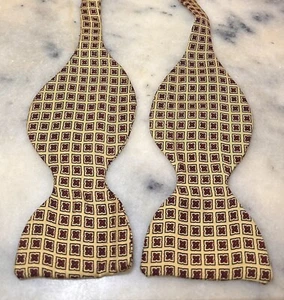 Vintage 100% Silk Wide Yellow Beige Red Geometric Foulard Self Tie Bow Tie - Picture 1 of 4