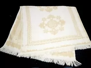 Vtg Tan & White Sculpted Bath Towel Scrolls & Medallions No Tag 22x40" - Picture 1 of 7
