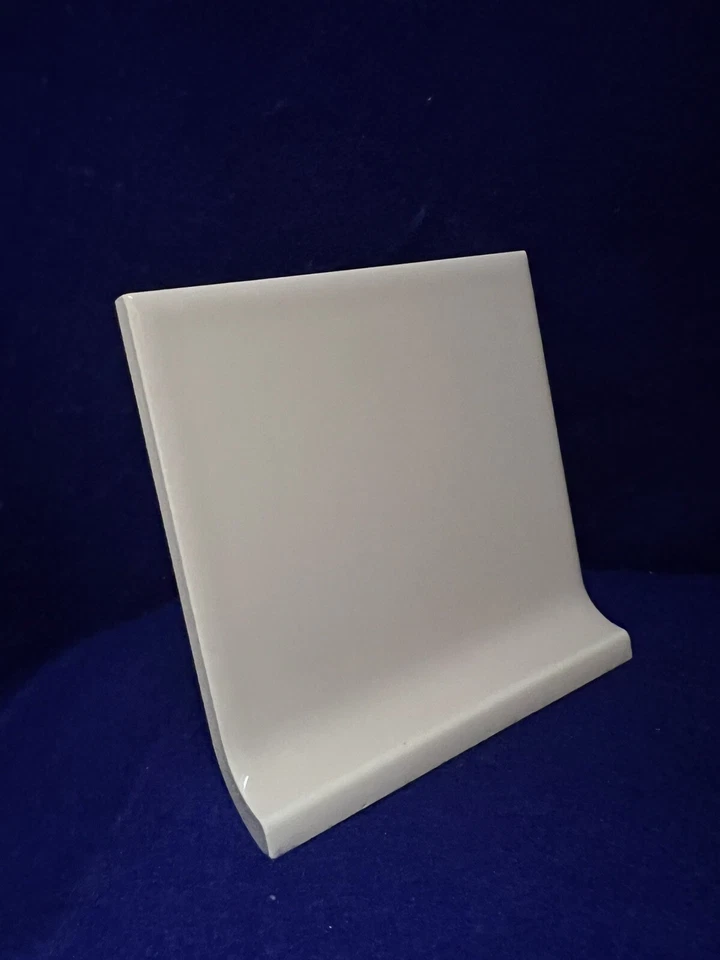 全新 American Olean 陶瓷瓷砖 #16 棕褐色光泽 4 1⁄4 英寸 尺寸 A 泥形曲线底座 — 第 1/1 张图片