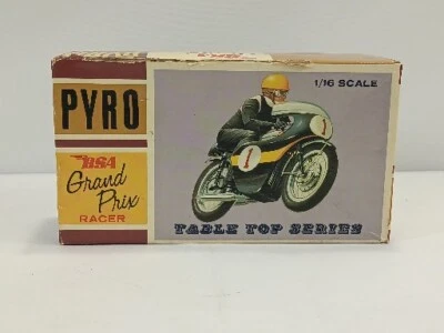  VINTAGE PYRO BSA GRAND PRIX RACER 1/16 SCALE PLASTIC MODEL 1967 - Image 1 of 4