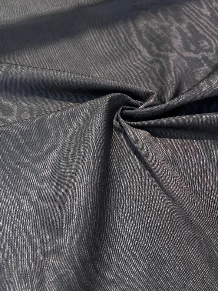 Tela Moire de seda marrón por 2 metros. Marca de agua estampada, opciones multicolor. Foto 1 de 4