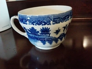 English TRANSFERWARE SOUP CUP. 7" x 4", FOOTED. c 1935. MINT CONDITION - Picture 1 of 5