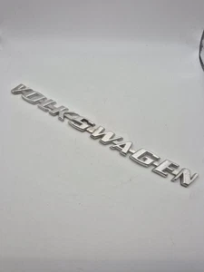 Volkswagen Beetle Bug 1302 1970- Genuine Rear Deck Lid Boot Badge Used OEM Part - Foto 1 di 7