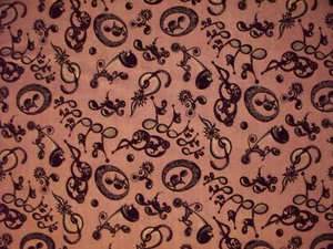 FANCY MUSIC NOTES GUITARS ART DESIGNS PINK LILAC COTTON FABRIC FQ - Picture 1 of 3