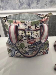Cath Kidson Purse -London Scenes  - Picture 1 of 8