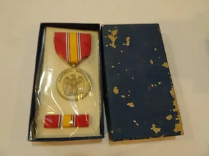 NATIONAL DEFENSE SERVICE MEDAL & RIBBON Unopened in Original box - Imagen 1 de 4