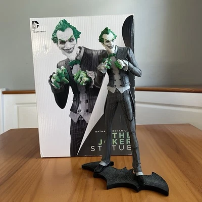 DC Collectibles - Batman: Arkham City - The Joker - Estatua de porcelana Foto 1 de 4