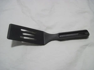 Pampered Chef Mini Black Nylon Serving Spatula Turner Flipper #2438 - Picture 1 of 9