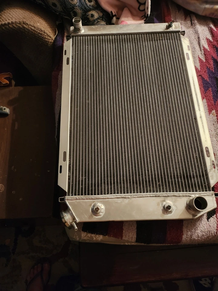 Radiador de aluminio Mishimoto Performance para Ford Mustang GT 77-93 Foto 1 de 4