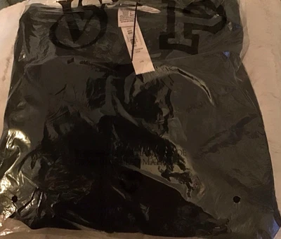 CHAQUETA BOMBARDERO VICTORIA SECRET FASHION SHOW 2025 IN FLIGHT NUEVA GRANDE Foto 1 de 4