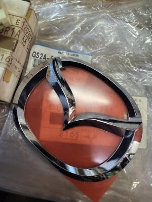 EMBLEMA LOGO ORIGINALE MAZDA CX-9 2010- -2015 GS2A51731 PORTELLONE POSTERIORE  - Immagine 1 di 4