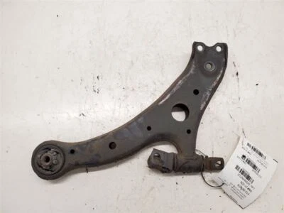 Brazo de control inferior delantero derecho Toyota Highlander, 2004-2007, tracción delantera, 48068-48020 Foto 1 de 4
