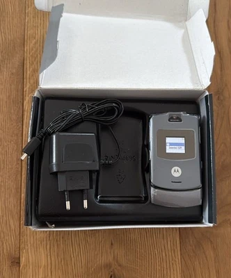 Motorola RAZR V3 Komplett Neu Mit OVP Grau Alles Neu Garantie Händler MwSt Handy - Bild 1 von 3