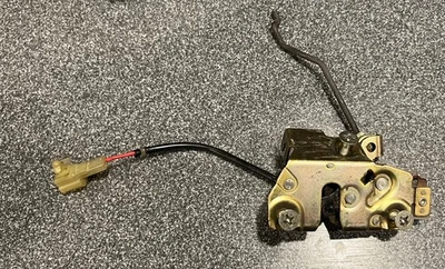 Bonito pestillo maletero escotilla Honda Crx EF 88-91 con tornillos Foto 1 de 4