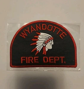 WYANDOTTE MICHIGAN FEUERWEHR Patch Indianer Krieger Häuptling Kopfschmuck 5" x 3 1/2" - Bild 1 von 4