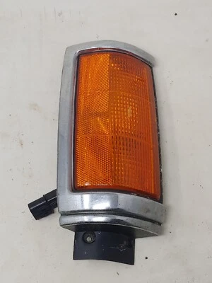 Lámpara de luz de estacionamiento esquina derecha pasajero OEM 87-96 MITSUBISHI PICKUP Ram 50 D50 Foto 1 de 4