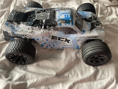 Camión de truggy/estadio Traxxas Rustler ECX escala 1:10 Foto 1 de 4