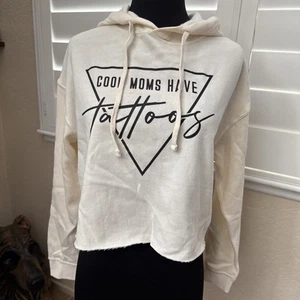Cool Moms Have Tattoos Mujer’s Color Crema Recortado Sudadera con Capucha Talla Pequeña - Imagen 1 de 4