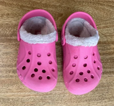 Zuecos sin cordones Crocs con forro talla 6 7 usados en excelente estado rosa ¡Adorable! Foto 1 de 4