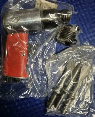 NEW Husky HDT103 Air Hammer With Chisels - Image 1 of 3