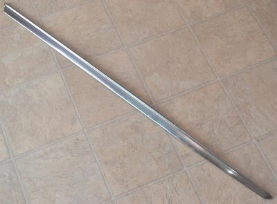 Ford Custom Deluxe 1949-1950 4 puertas cuarto trasero derecho moldura carrocería inferior NOS Foto 1 de 4