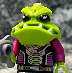 LEGO CMF Alien Conquest 7049 Alien Trooper Minifigure w/ Accessory & Stand - Picture 1 of 5