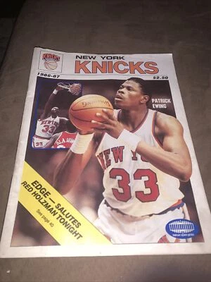 Programa de baloncesto de los New York Knicks 1986 v cubierta Patrick Ewing de los Dallas Mavericks Foto 1 de 4