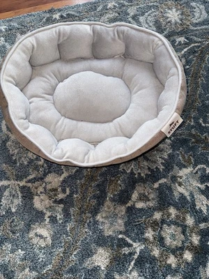 Small Pet Bed Vibrant Life Dog Cat gray and white line designs  - Image 1 of 4