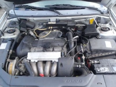 00 VOLVO V40 INTERCOOLER 110771 Foto 1 de 4