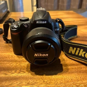 Nikon D5000 AF-S DX Nikkor 35mm F1.8G fixed focal length lens Camera Bundle Used - Picture 1 of 12