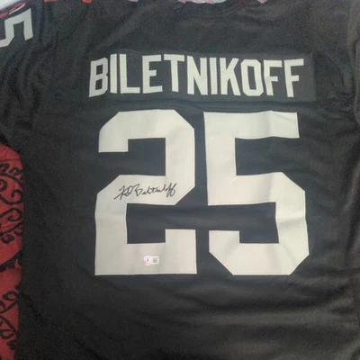 Camiseta deportiva personalizada negra firmada por Fred Biletnikoff de los Oakland Raiders Beckett Witness certificado de autenticidad Foto 1 de 3