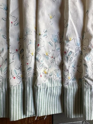6 paneles de cortina verdes blancos a rayas y florales 30,5 Lx29 W y 5 cenefas 13,5 lx56 W Foto 1 de 4