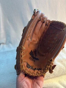 WILSON A2107 RIGHT HAND CATCHING (THROW LEFT) GLOVE 12 1/2 INCHES ADULT USED - Picture 1 of 6