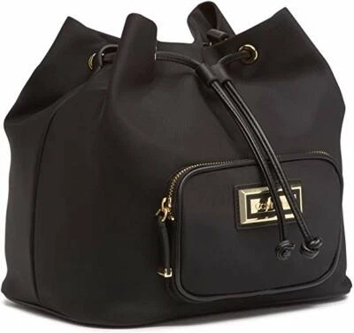 Bandolera Calvin Klein Belfast de nailon negra precio de venta sugerido por el fabricante 138 USD Foto 1 de 4