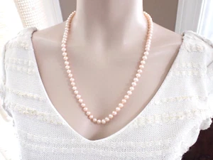 Beautiful Cultured Pearl Necklace Hand Knotted 22" Pink Peach 6mm 14K Gold Clasp - Picture 1 of 8