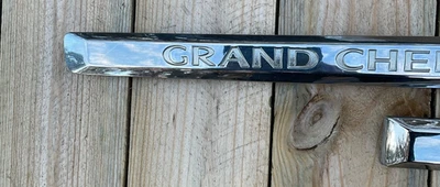 Jeep Grand Cherokee 2005-2010 moldura de puerta exterior lateral izquierda cromada OEM Foto 1 de 4