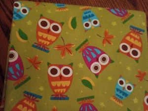 OOP Robert Kaufman Stoff aus einer Laune Eulen auf olivgrün Reststück - Bild 1 von 1