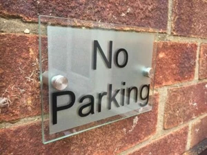 NO PARKING MODERN GLASS ACRYLIC PLAQUE / HOUSE NAME PLAQUE MADE TO ORDER - Picture 1 of 2