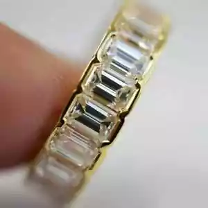 Anello a fascia eternità completa diamante creato in laboratorio smeraldo 2,5 ct placcato oro giallo 14 carati - Foto 1 di 12