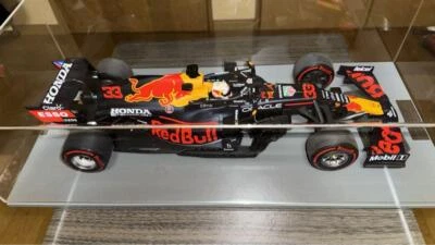 Specifiche Spark 1/12 Red Bull Honda Rb16B M. Abu Dhabi - Immagine 1 di 4