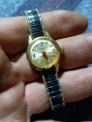 Reloj Caravelle Vintage Para Mujer Tono Dorado - Banda Elástica Resistente al Agua Clásico Foto 1 de 3